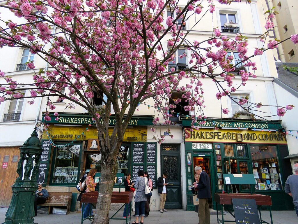 Shakespeare_and_Company_Bookstore-1024x768 Florada Das Cerejeiras Em Paris - 9 lugares para apreciar