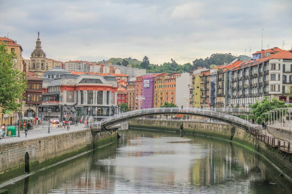 alex-person-yiLgYPLvy0g-unsplash-1024x683 Sol, Sangria e Surpresas: 10 cidades na Espanha que vão te encantar