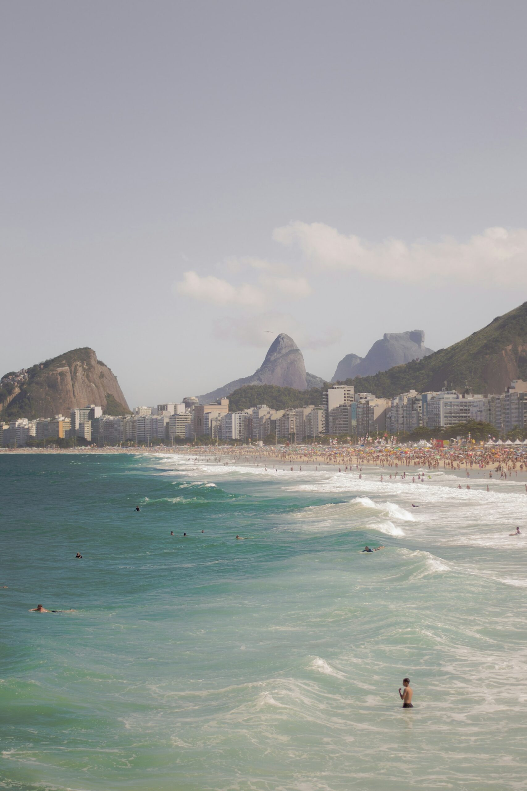 carol-magalhaes-X7MjMGPVXrY-unsplash-scaled Magia Carioca: 5 Cidades que Contam a História do Rio de Janeiro