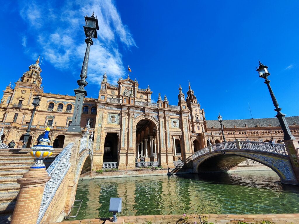 dmitry-romanoff-c_KFcXBiPHk-unsplash-1024x768 Sol, Sangria e Surpresas: 10 cidades na Espanha que vão te encantar