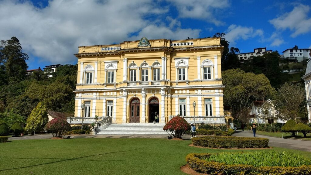 petropolis-3009819_1280-1024x576 Magia Carioca: 5 Cidades que Contam a História do Rio de Janeiro