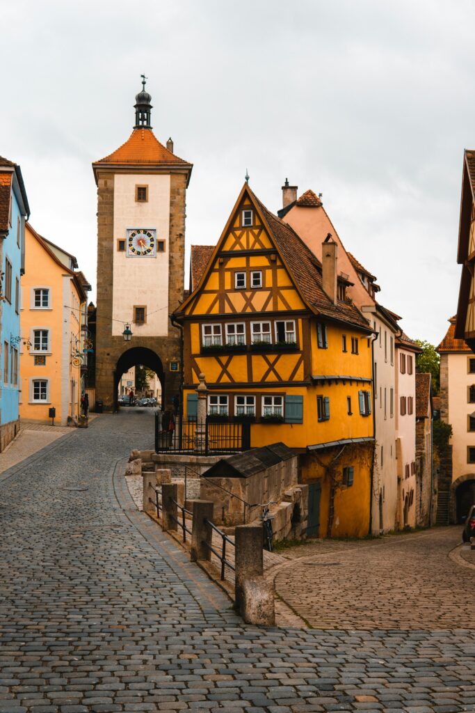 tobias-reich-jycCp4KQ73M-unsplash-683x1024 Descubra a Alemanha: 27 cidades imperdíveis que encantam & inspiram