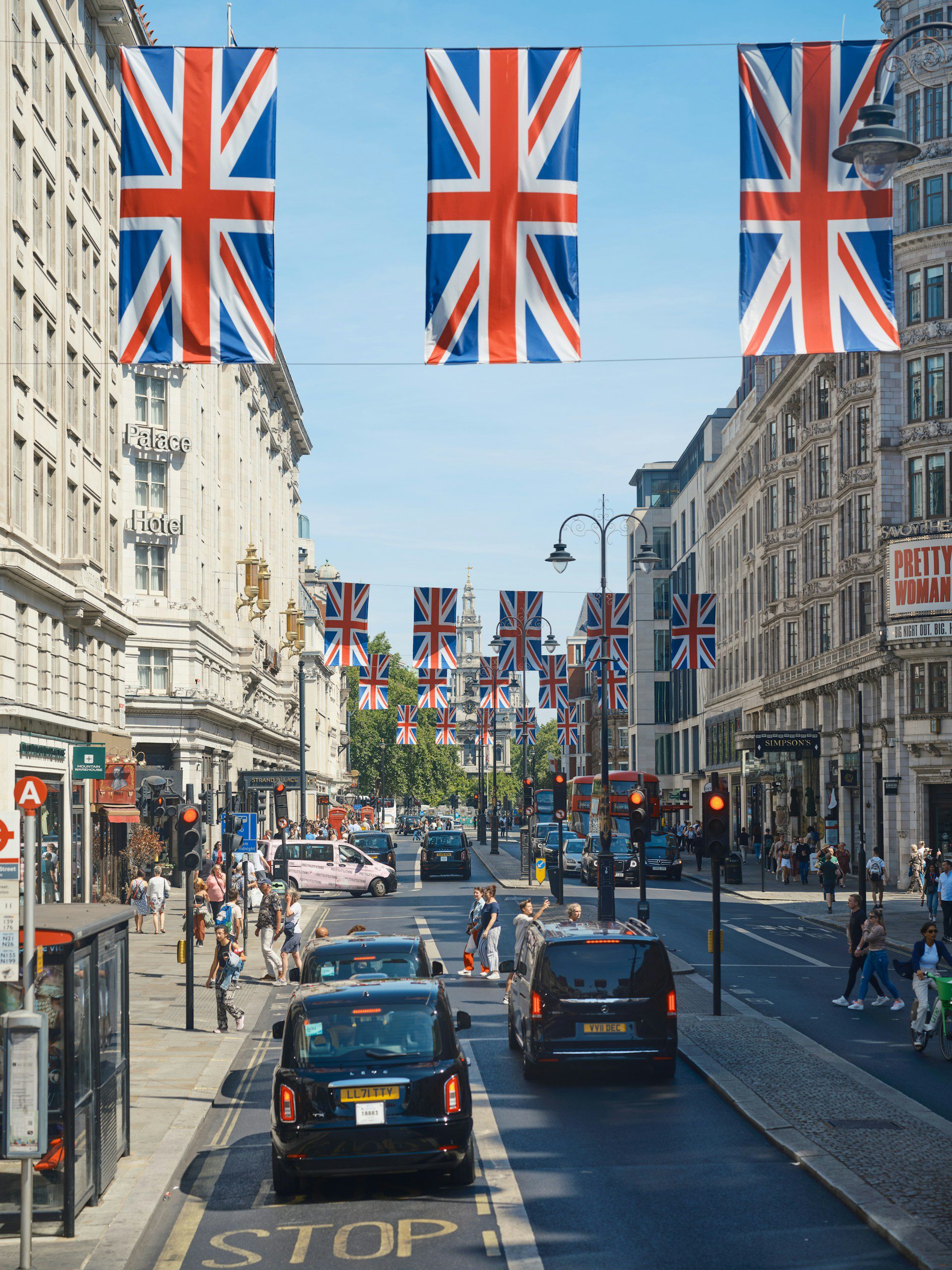 stephen-h-F5y9uEVq5Pw-unsplash Bandeira da Inglaterra: A Cruz que Marca a Identidade de Uma Nação