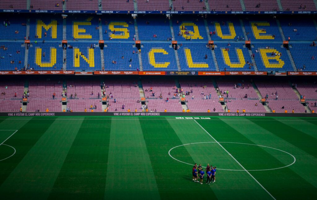 michael-lee-GxNrtQRAPwA-unsplash-1024x646 Visite o Estádio do Barcelona: O Coração Pulsante do Camp Nou