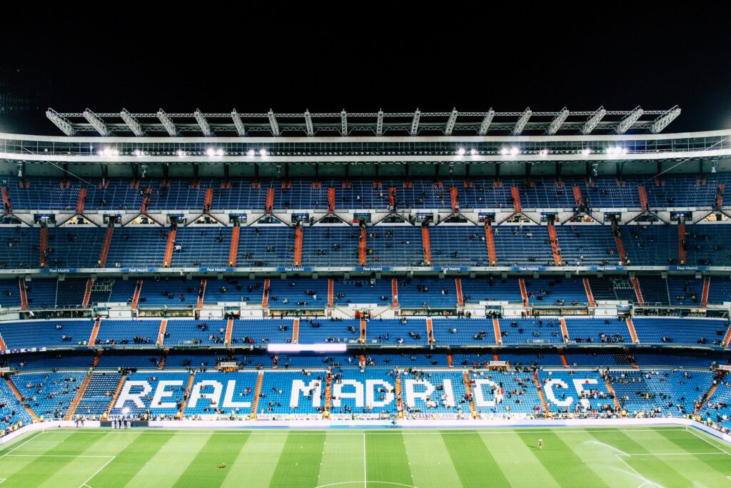 vienna-reyes-LDuFjsin71k-unsplash-1-1024x683 Visite o Estádio Santiago Bernabéu: O Templo do Real Madrid
