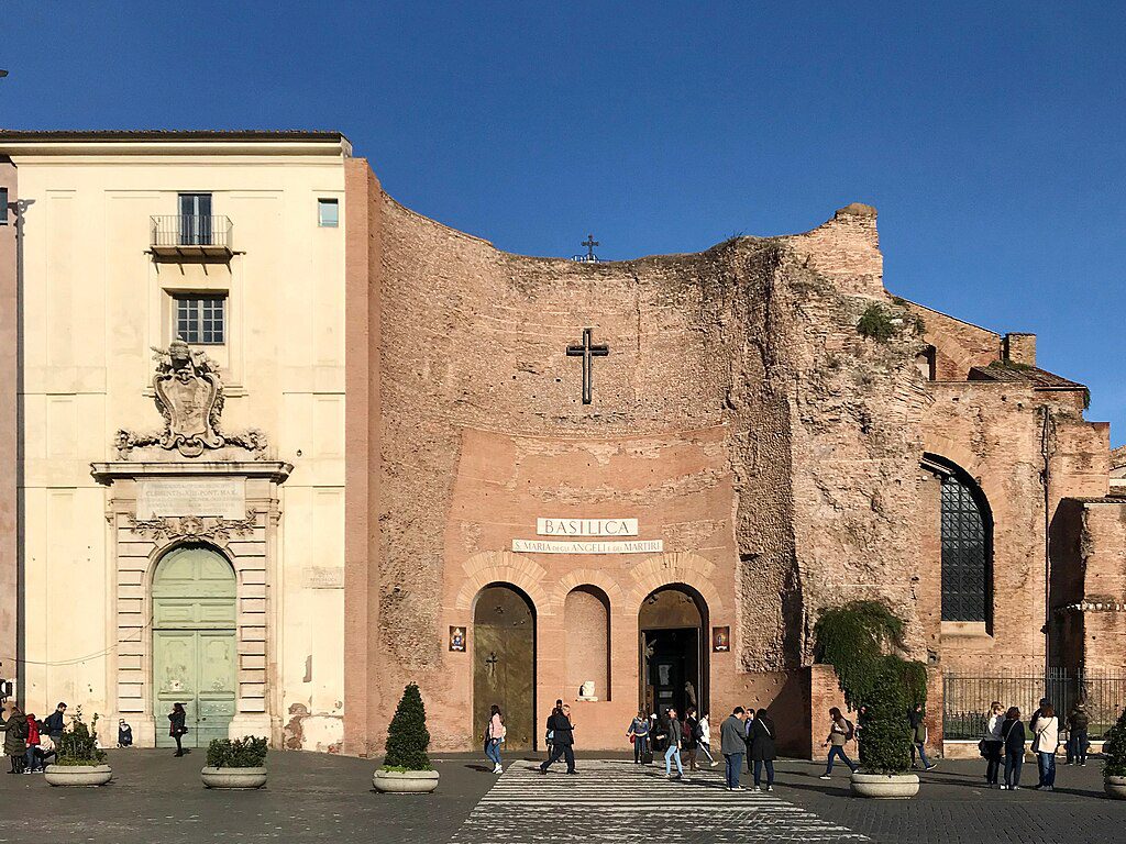 Basilica_di_Santa_Maria_degli_Angeli_e_dei_Martiri 🏛️ Onde Ficar em Roma: Guia Completo com Bairros e Hotéis para Todos os Estilos