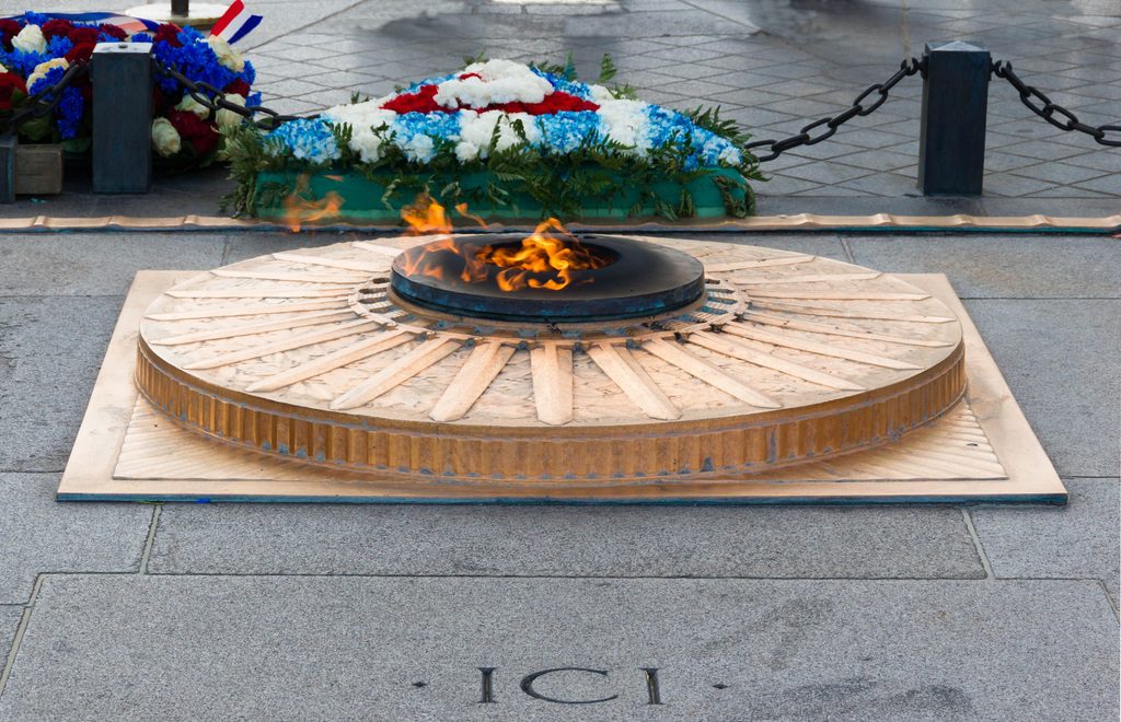 table-wood-paris-monument-military-france-922515-pxhere.com_ Feriados na França em 2026: Planeje Sua Viagem com Sabedoria