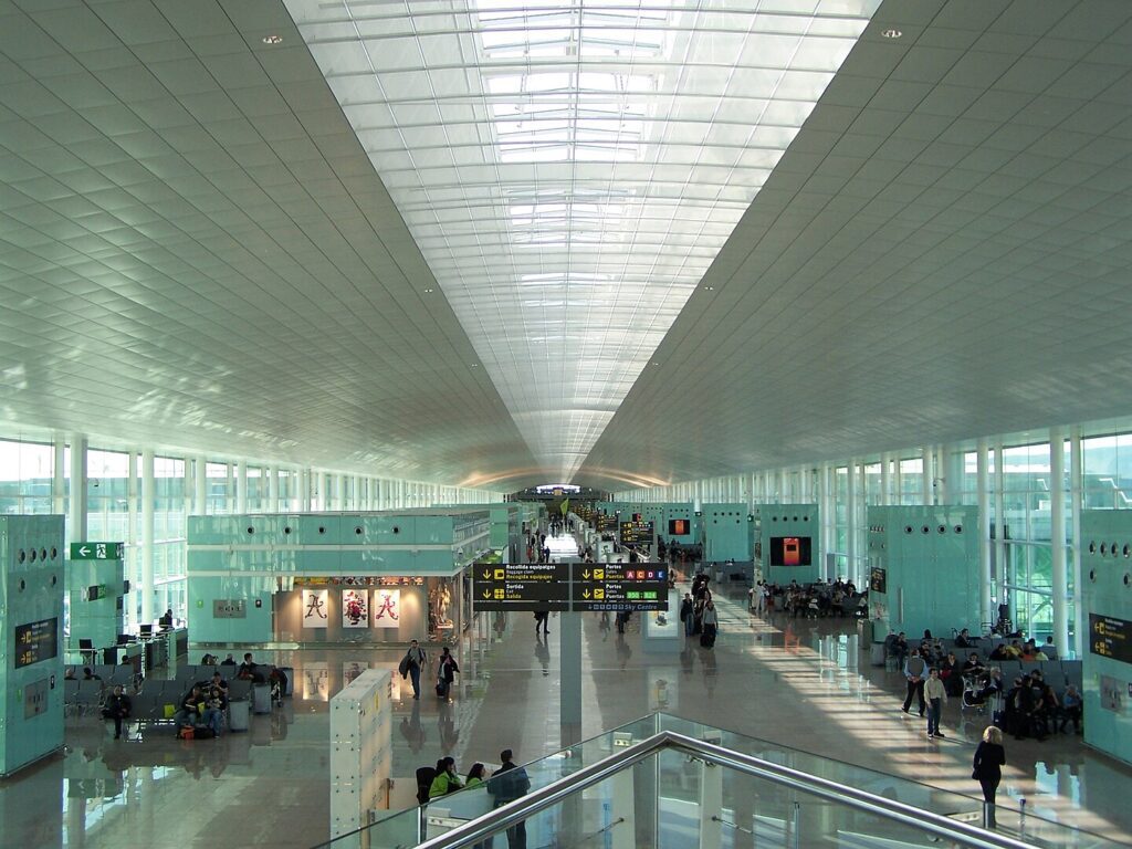 1440px-AirportBarcelona-1024x768 🛬 Aeroporto de Barcelona: tudo o que você precisa saber antes de aterrissar