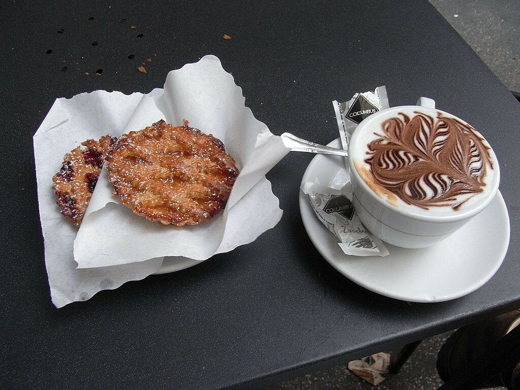 Capuccino 🏛️15 Razões para Visitar Roma: Uma Ode à Cidade Eterna