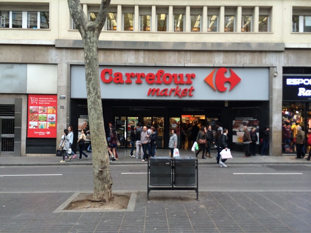 Carrefour-Las-Ramblas-barcelona 🛒 Supermercados em Barcelona: onde fazer compras com estilo (ou pelo menos sem drama)