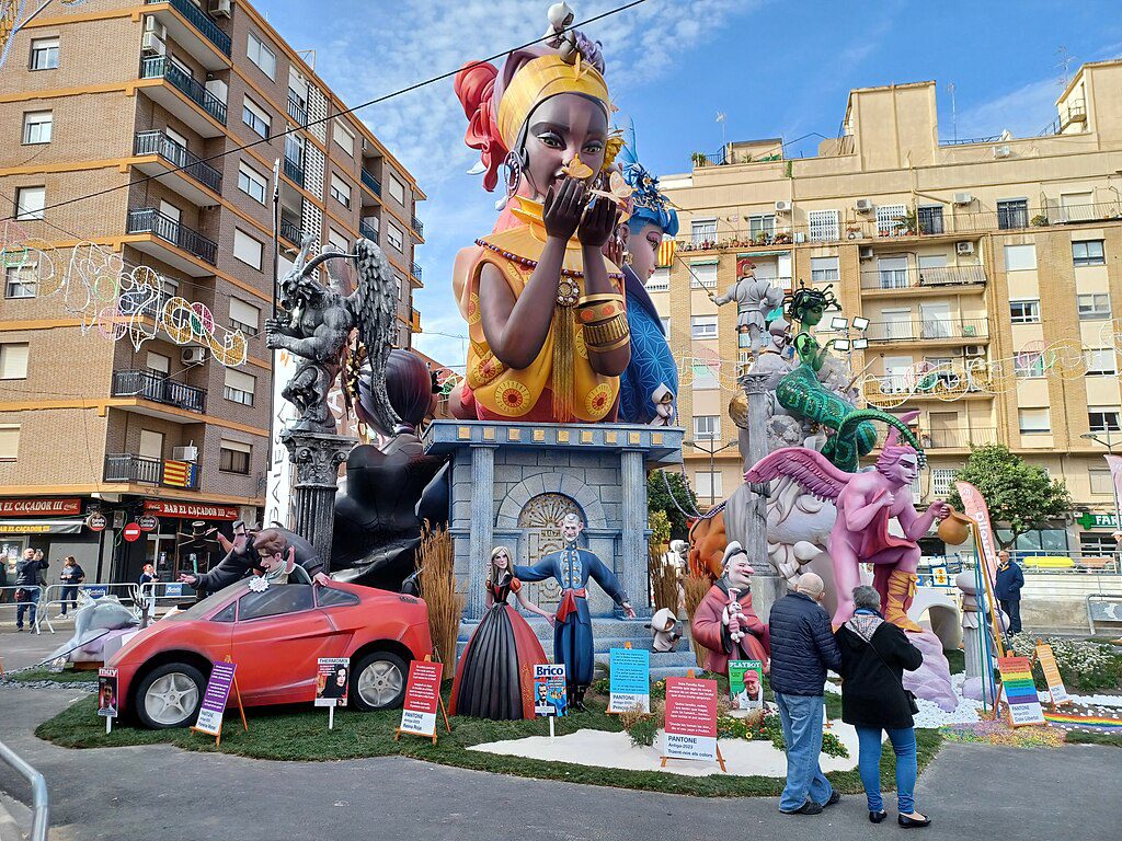 Falla-de-lAjuntament 🗓 Feriados na Espanha 2026: datas, tradições e dicas para viajar melhor