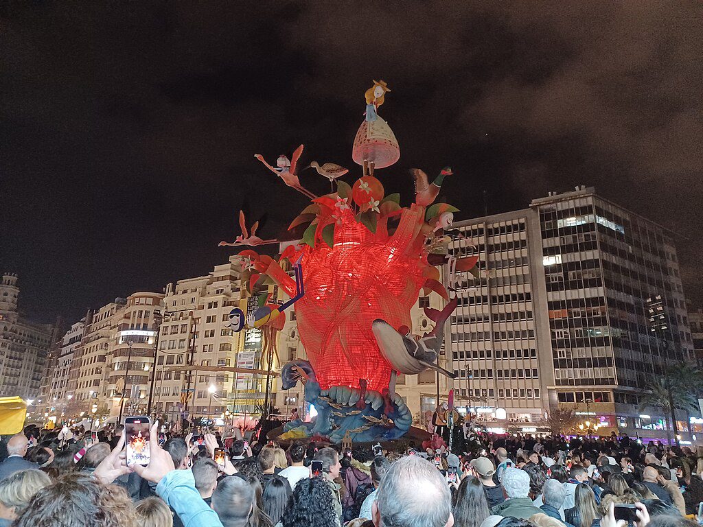 Falla_de_lAjuntament_02 🗓 Feriados na Espanha 2026: datas, tradições e dicas para viajar melhor
