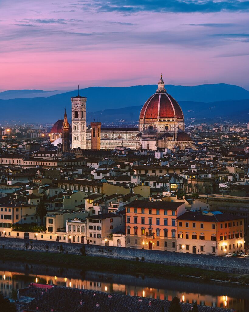 Florence_cathedral_Cathedral_of_Santa_Maria_del_Fiore-819x1024 🍝 Melhor época para visitar Florença: arte, clima e experiências inesquecíveis