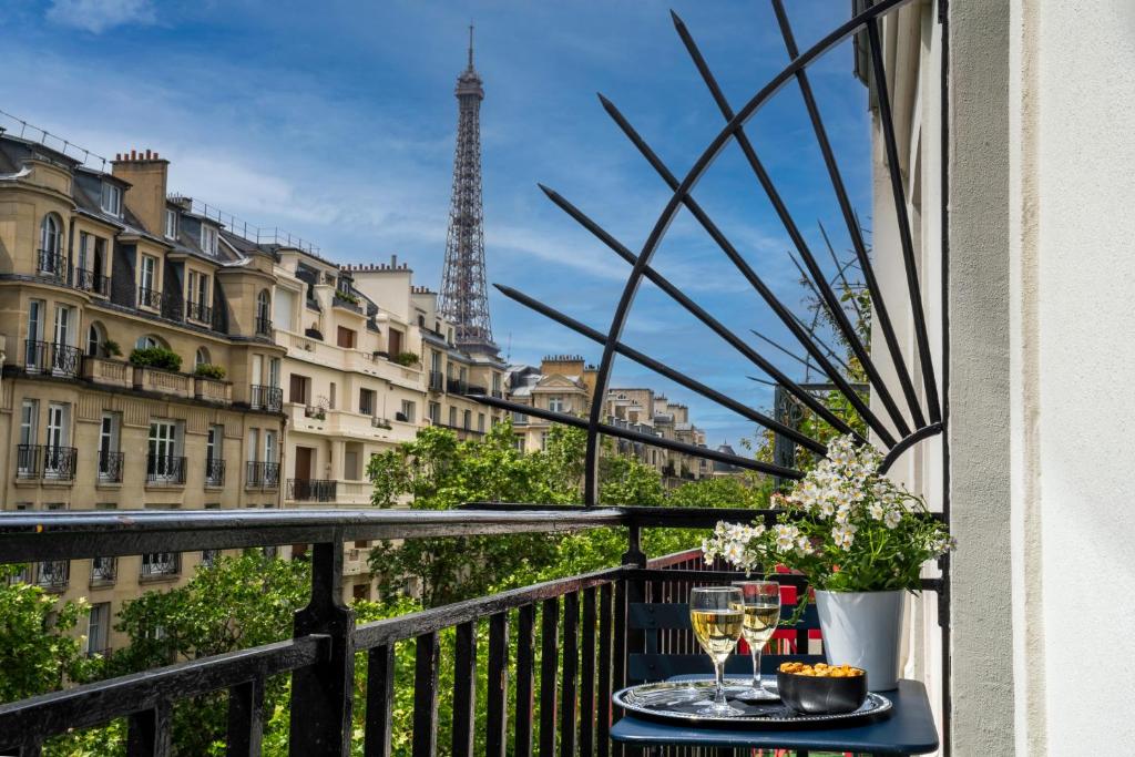 Hotel-Le-Cercle-Tour-Eiffel Hotéis com Vista para a Torre Eiffel: Onde o Romance Encontra Paris
