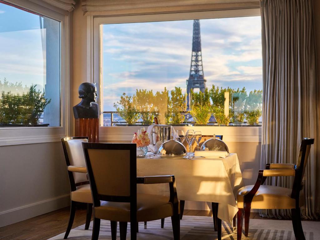 Hotéis com Vista para a Torre Eiffel: Onde o Romance Encontra Paris