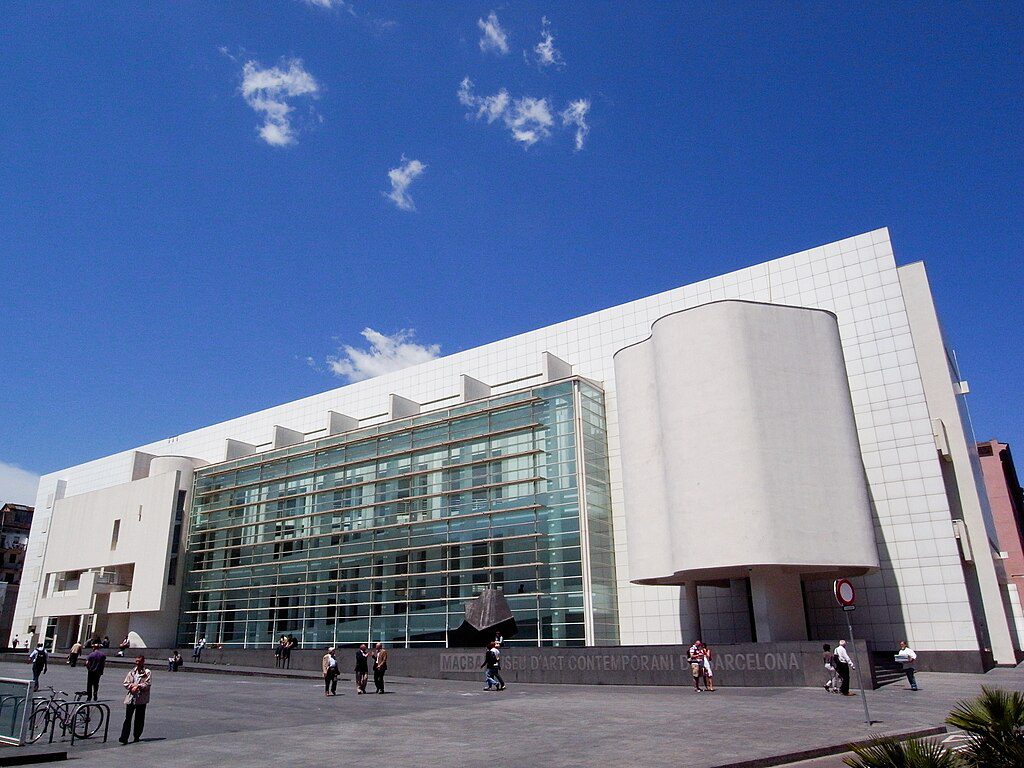 MACBA_Museu_dArt_Contemporani_de_Barcelona ✨ 15 Razões para Visitar Barcelona: Uma Cidade que Encanta em Cada Esquina ✨