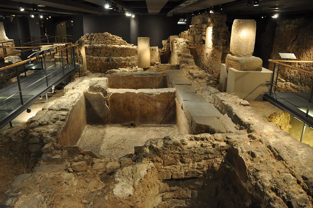 MUHBA_subsol_cetaria_factoria_de_salao_de_peix_i_garum ✨ 15 Razões para Visitar Barcelona: Uma Cidade que Encanta em Cada Esquina ✨