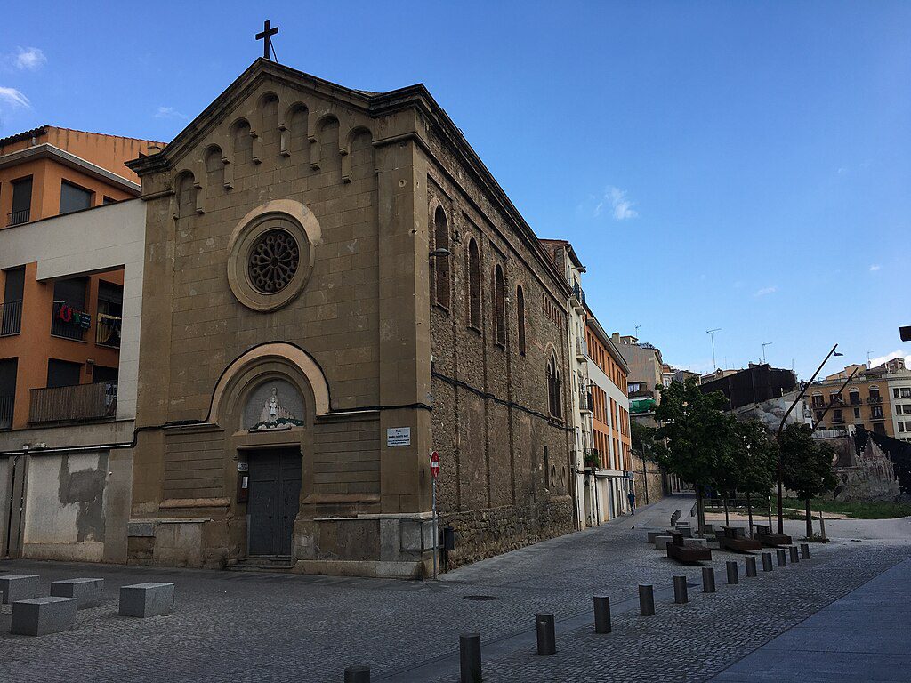 Manresa_-_carrers_i_places._Esglesia_de_Montserrat 🚆 15 Bate e Volta de Barcelona de trem - Descubra a Catalunha Além de Barcelona