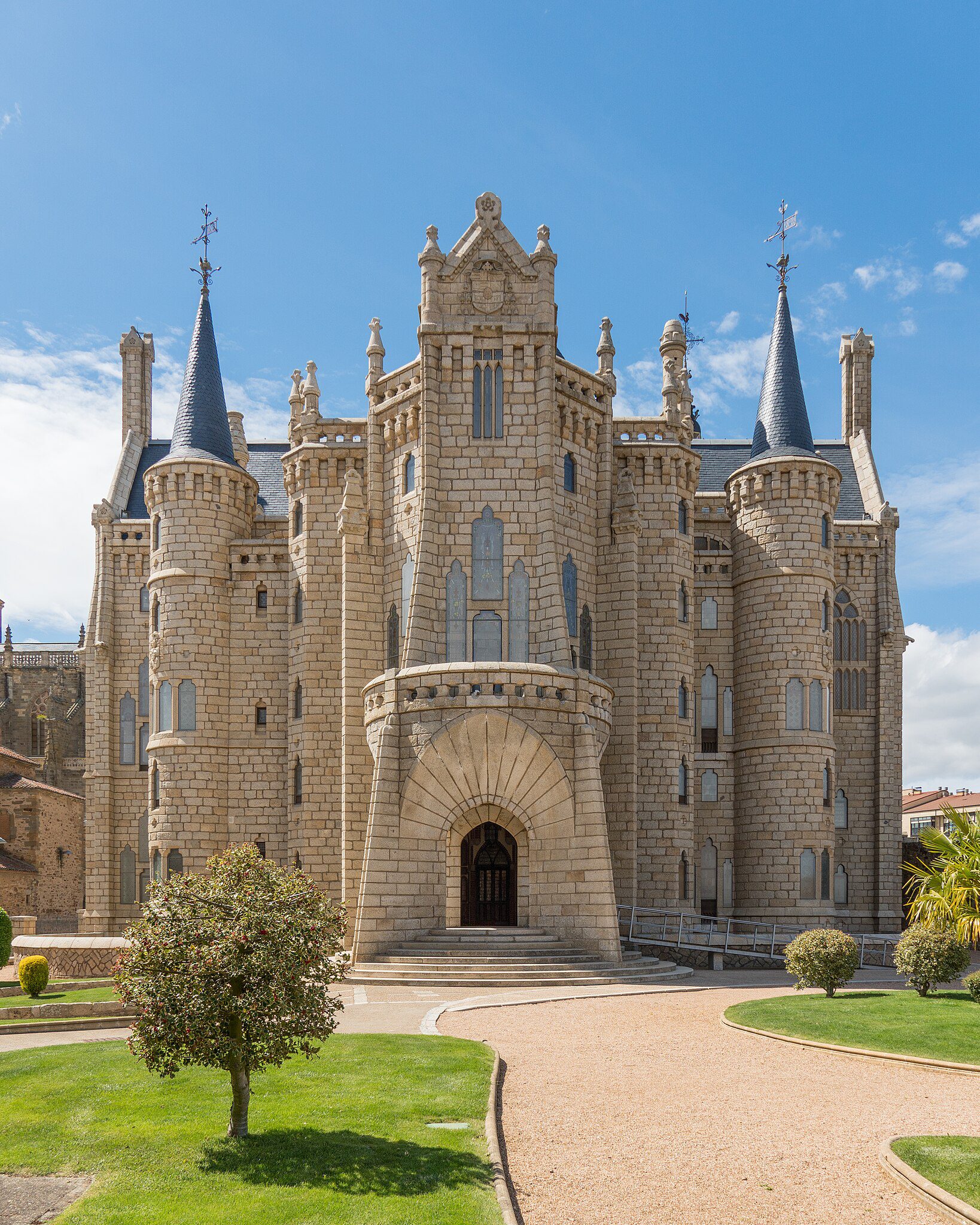 Palacio_Episcopal_Astorga 🧭 Além de Barcelona: As Obras Menos Conhecidas de Antoni Gaudí