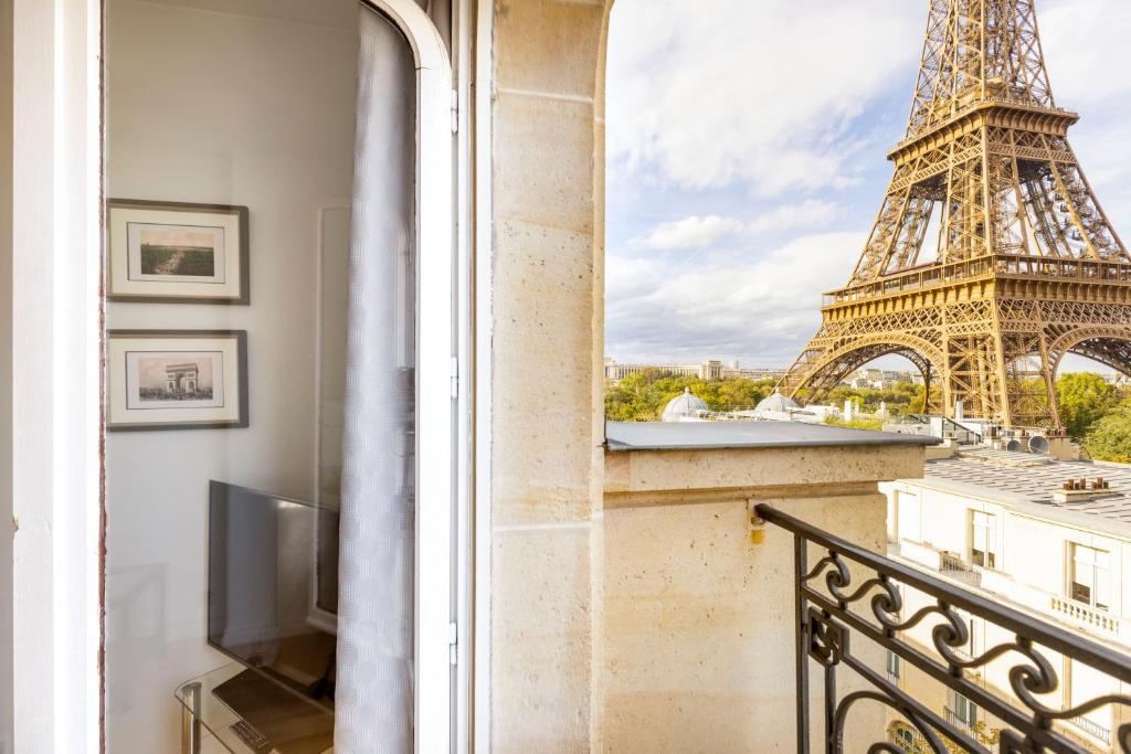 Residence-Charles-Floquet-1 Hotéis com Vista para a Torre Eiffel: Onde o Romance Encontra Paris