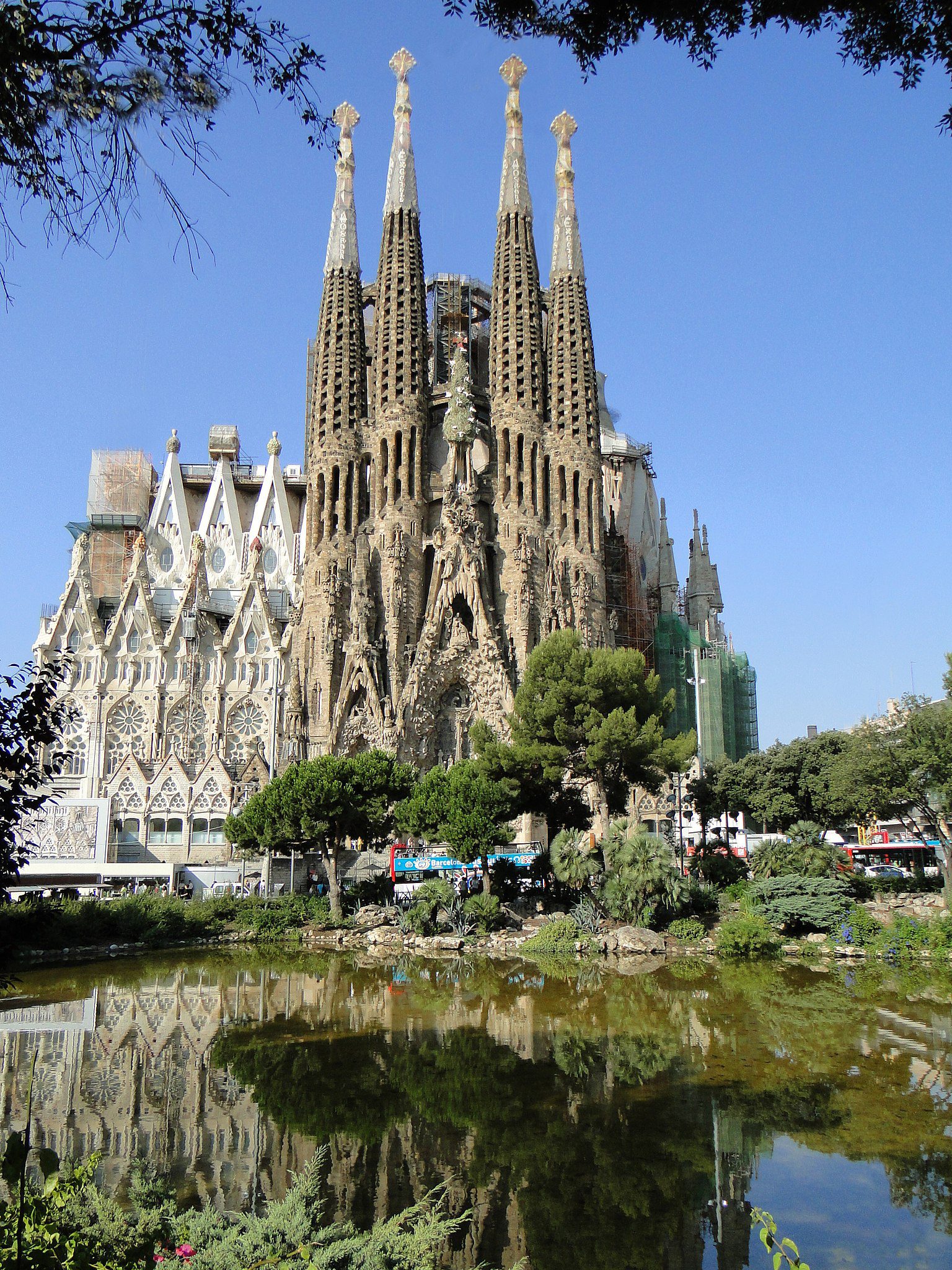 Sagrada_Familia_Placa_de_Gaudi_Barcelona 🌀 Antoni Gaudí em Barcelona: Um Roteiro Visual pelas 10 Obras Mais Icônicas