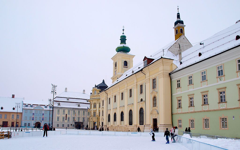 Sibiu-winter-center-square Europa no Inverno: 10 Destinos Imperdíveis para Fugir do Óbvio