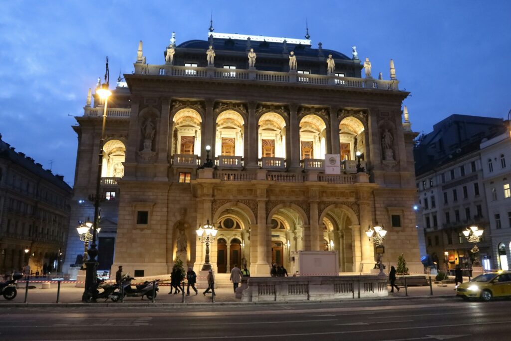 balint-miko-_E02UtSf6t0-unsplash-1024x683 Budapeste ou Praga: Qual é o melhor destino?