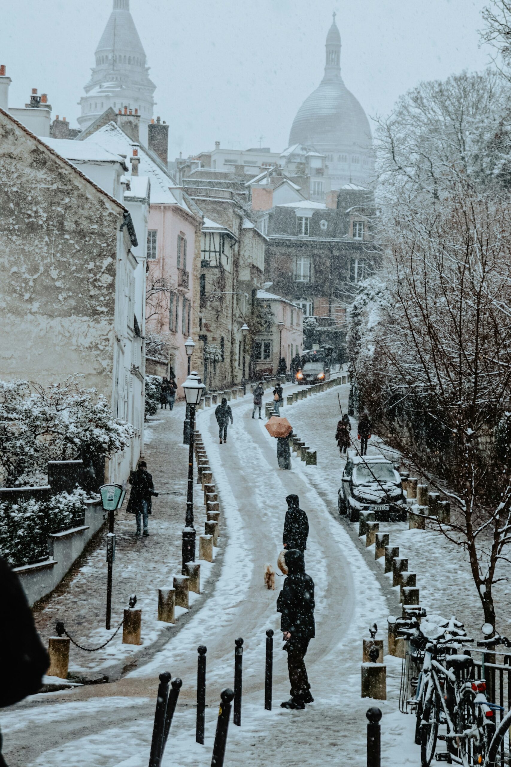 celine-ylmz-LTAjlcRQcOY-unsplash-scaled 🍷 Melhor época para visitar Paris: quando a cidade brilha mais