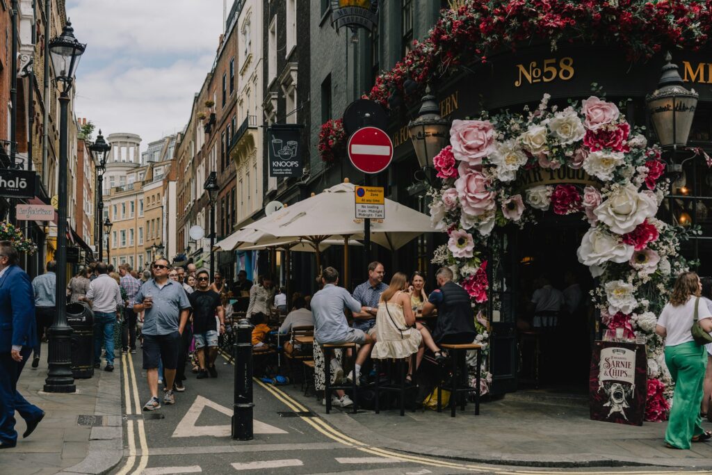 emmanuel-cassar-CiLa-c2F1tk-unsplash-1024x683 🏨 Onde Ficar em Londres: Os Melhores Bairros e Hotéis para Cada Estilo de Viajante
