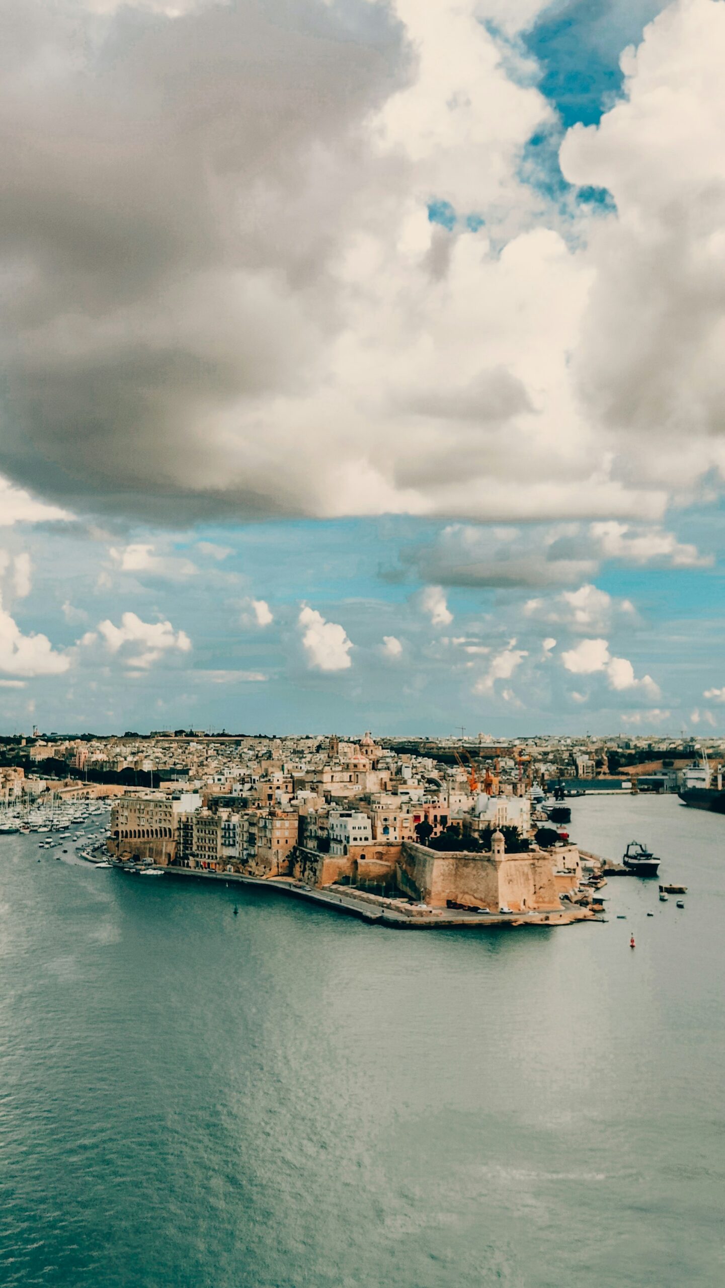 fadi-al-shami-6v_PWZDQn3Q-unsplash-scaled Europa no Inverno: 10 Destinos Imperdíveis para Fugir do Óbvio