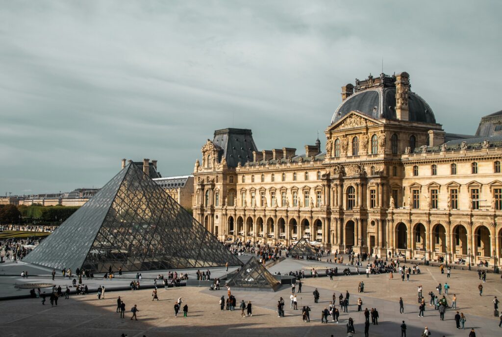 jimmy-woo-SyDfdHr4MCI-unsplash-1024x687 🗼15 Razões para Visitar Paris e Se Apaixonar Pela Cidade Luz
