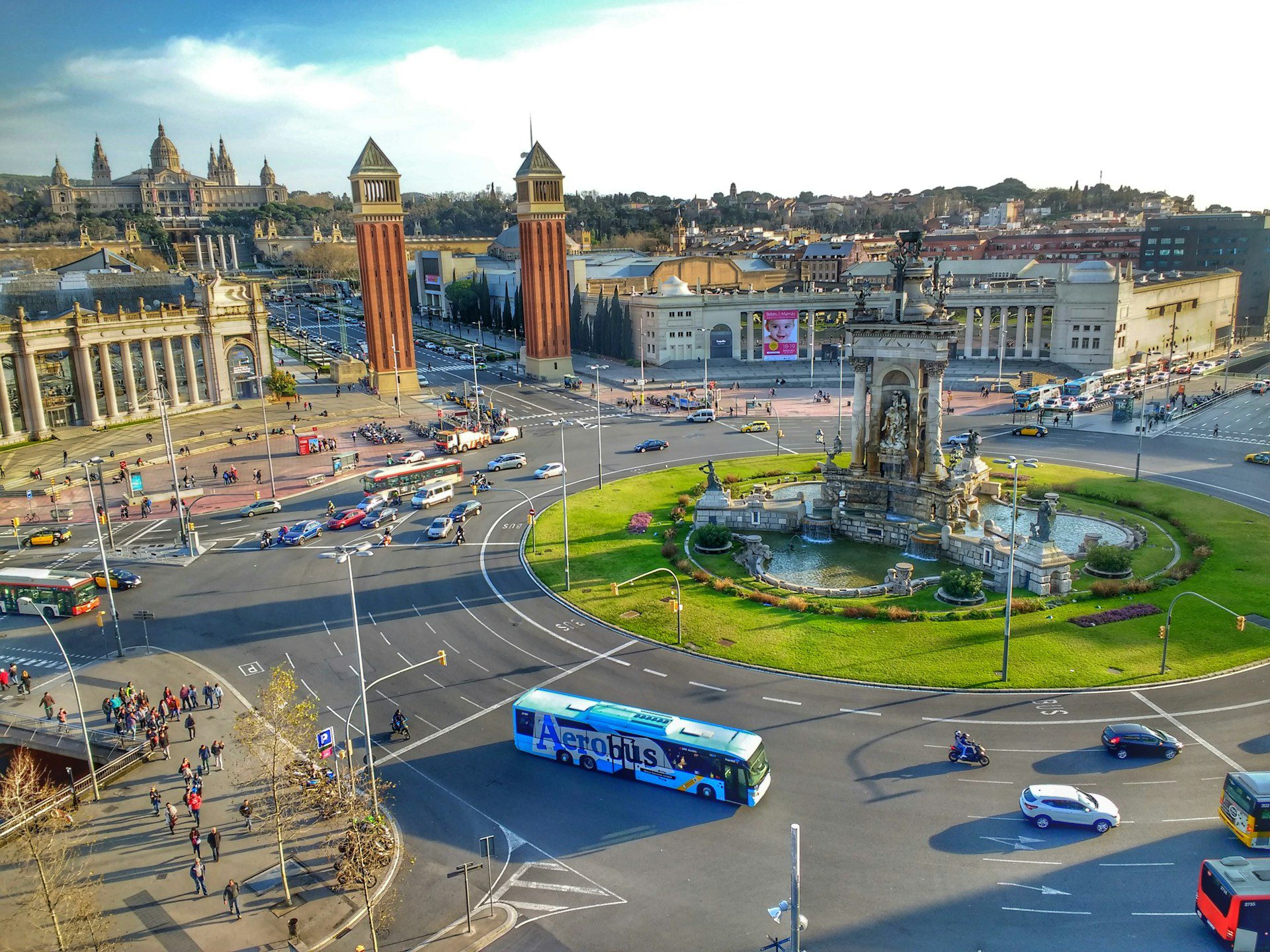 marco-montero-pisani-MiPMUxKXE04-unsplash 🏙️ Melhores bairros em Barcelona para viver com estilo, conforto e autenticidade