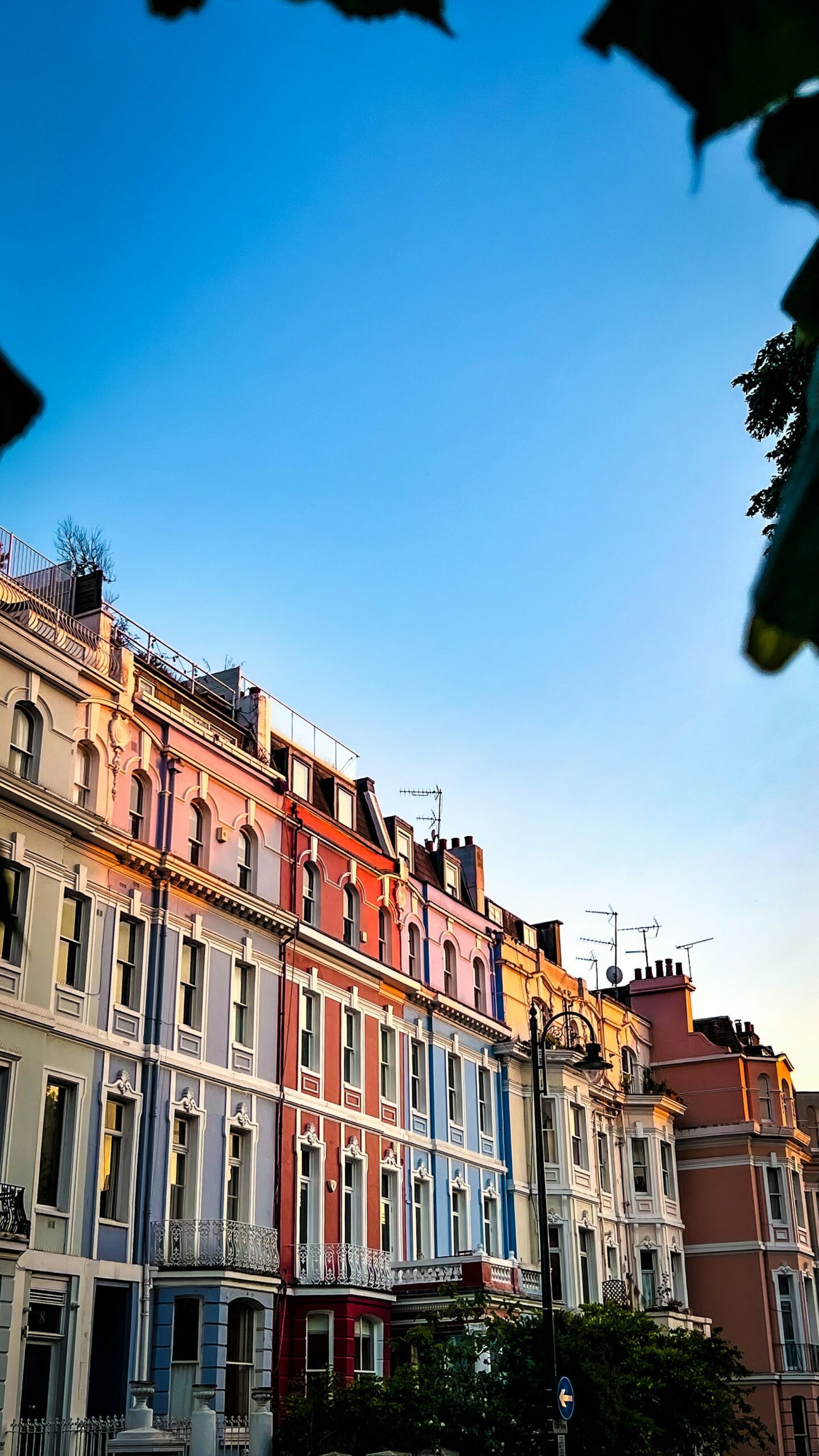 matt-halls-fWYE8JG9htM-unsplash-scaled 🏨 Onde Ficar em Londres: Os Melhores Bairros e Hotéis para Cada Estilo de Viajante