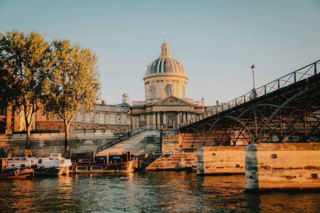 maximilian-zahn-SKf_POUVJnQ-unsplash-1024x683 🗼15 Razões para Visitar Paris e Se Apaixonar Pela Cidade Luz