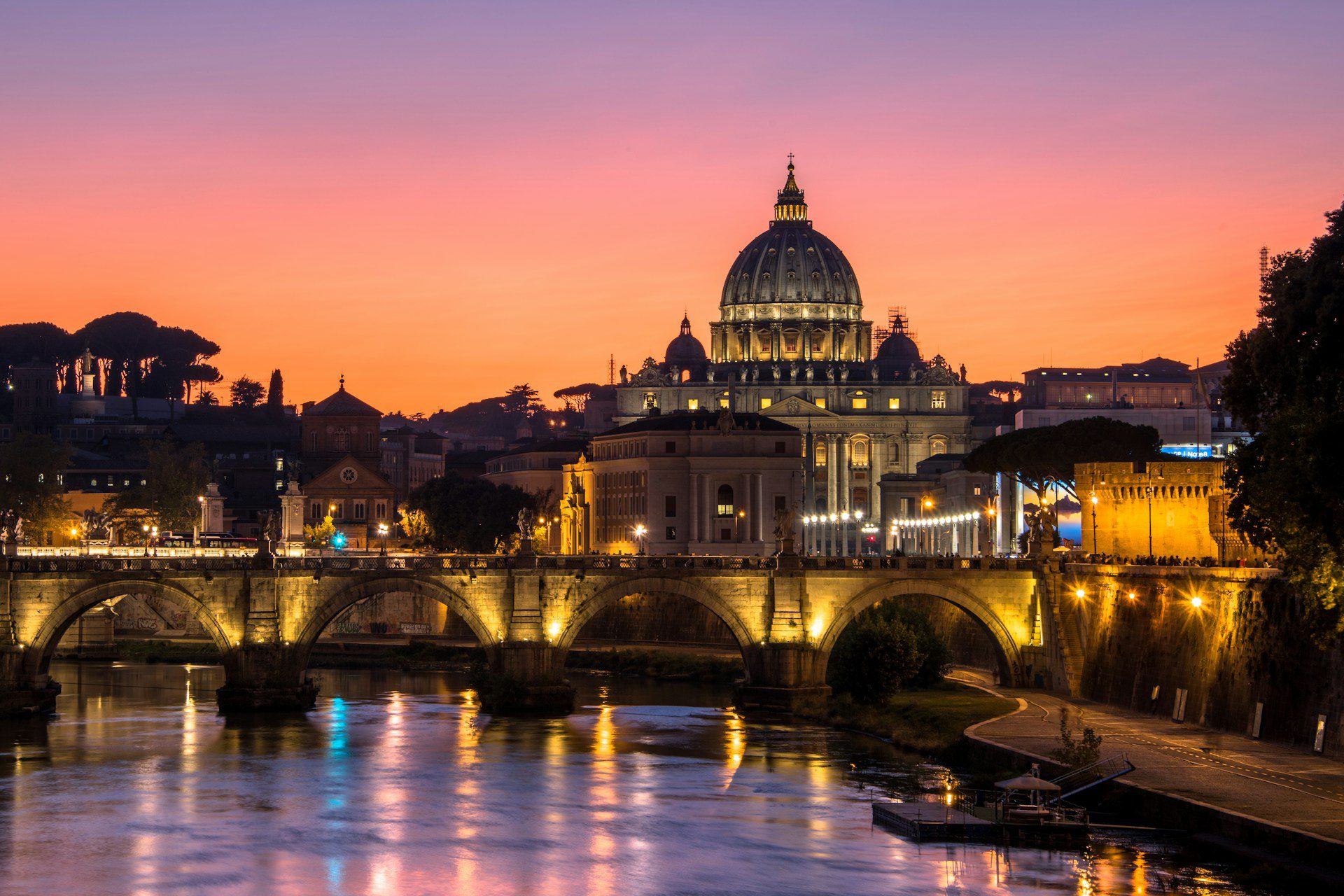 photohound-OuQFAIP-pek-unsplash 🏛️15 Razões para Visitar Roma: Uma Ode à Cidade Eterna