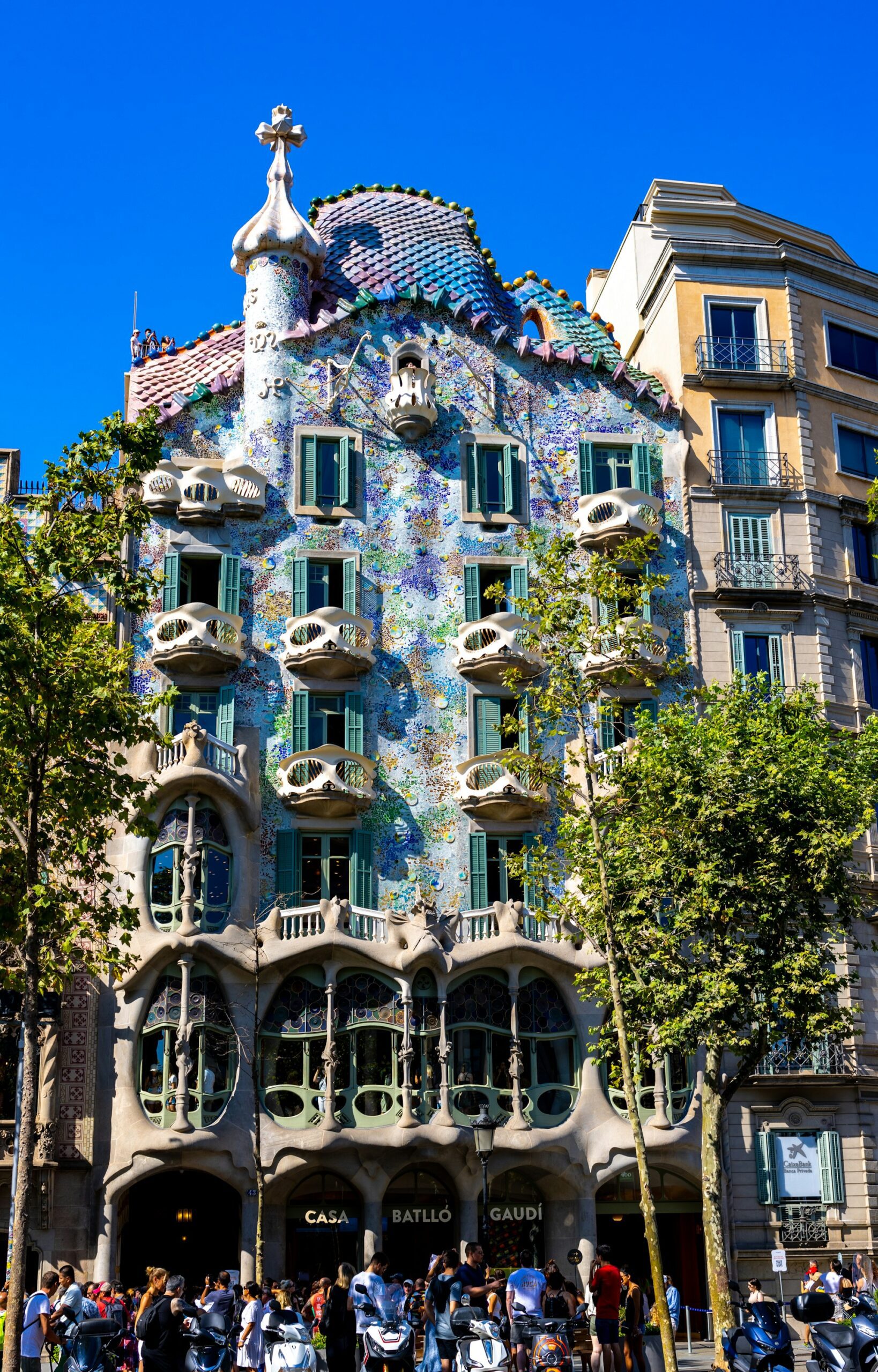 rita-candeias-gfbjlpibDUo-unsplash-scaled 🌀 Antoni Gaudí em Barcelona: Um Roteiro Visual pelas 10 Obras Mais Icônicas