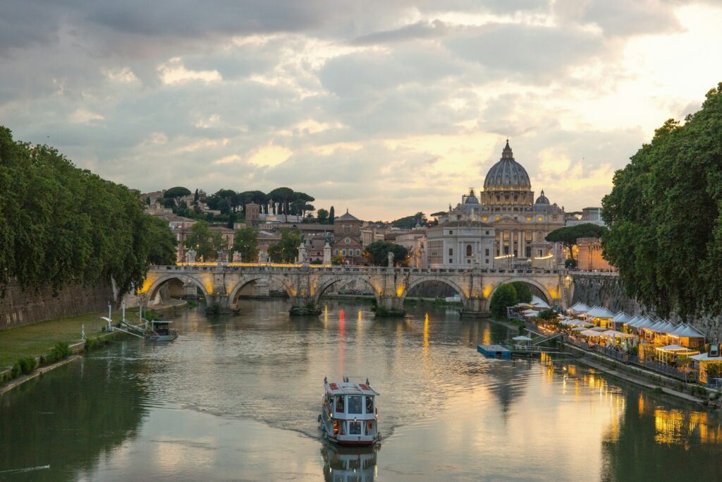 saad-khan-IAUYiQt40yA-unsplash-1024x683 🏛️ Melhor Época para Visitar Roma: Um Guia por Estações e Meses