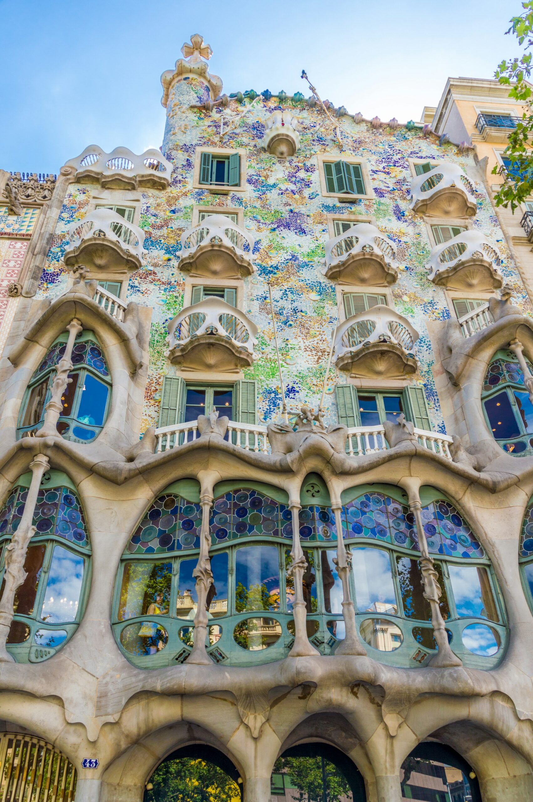stefan-roks-RCTJuEKSqbQ-unsplash-1-scaled ✨ 15 Razões para Visitar Barcelona: Uma Cidade que Encanta em Cada Esquina ✨