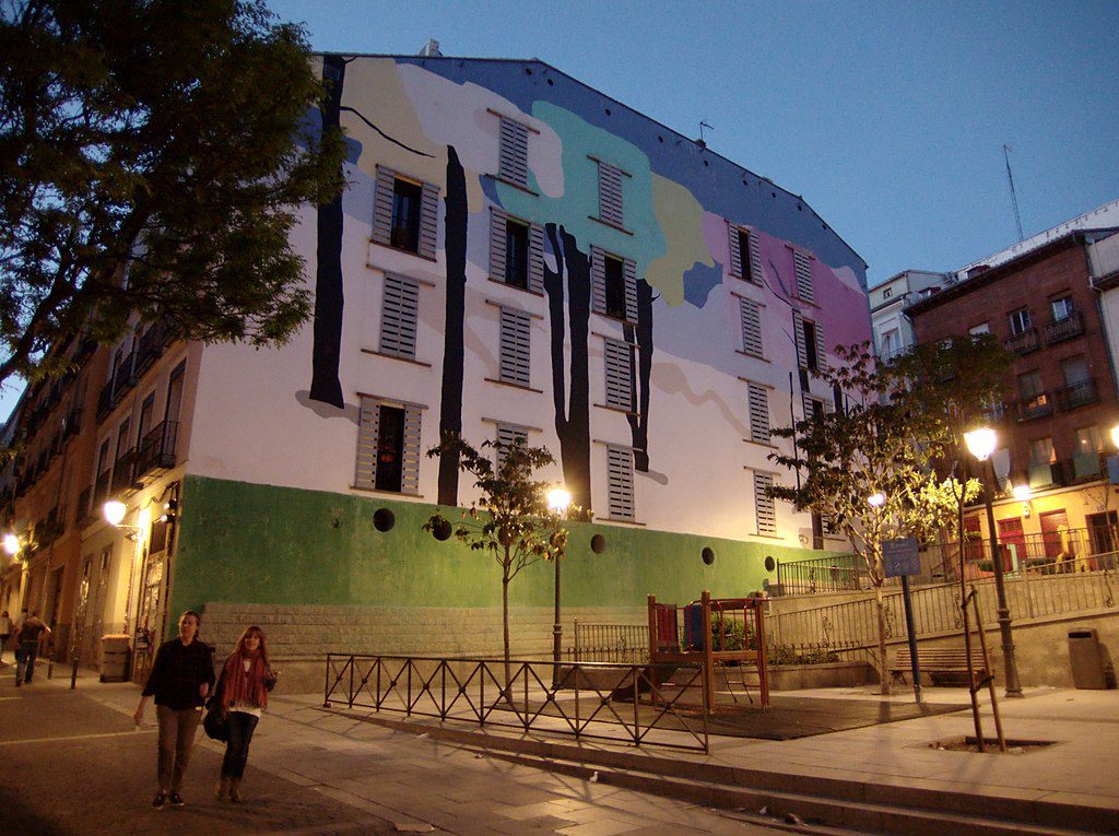 1024px-Madrid_-_Lavapies_ 🏙️ 15 Razões para Visitar Madrid: A Alma Vibrante da Espanha