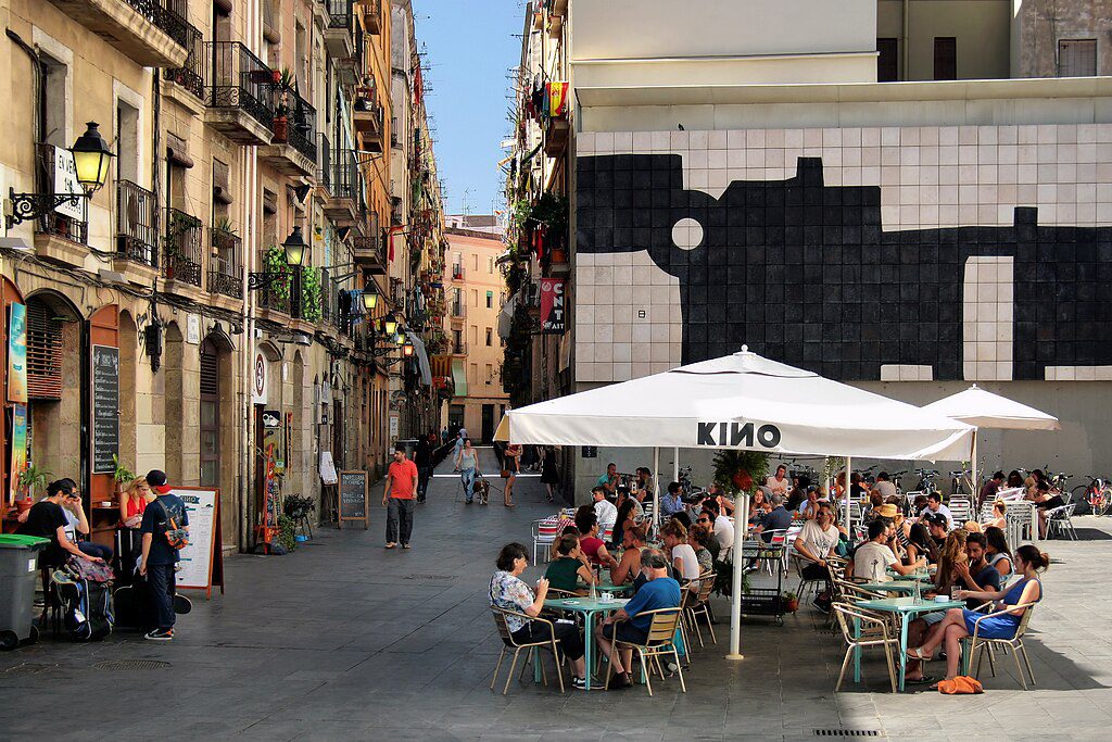 El_Raval_-_panoramio 🏙️ Melhores bairros em Barcelona para viver com estilo, conforto e autenticidade