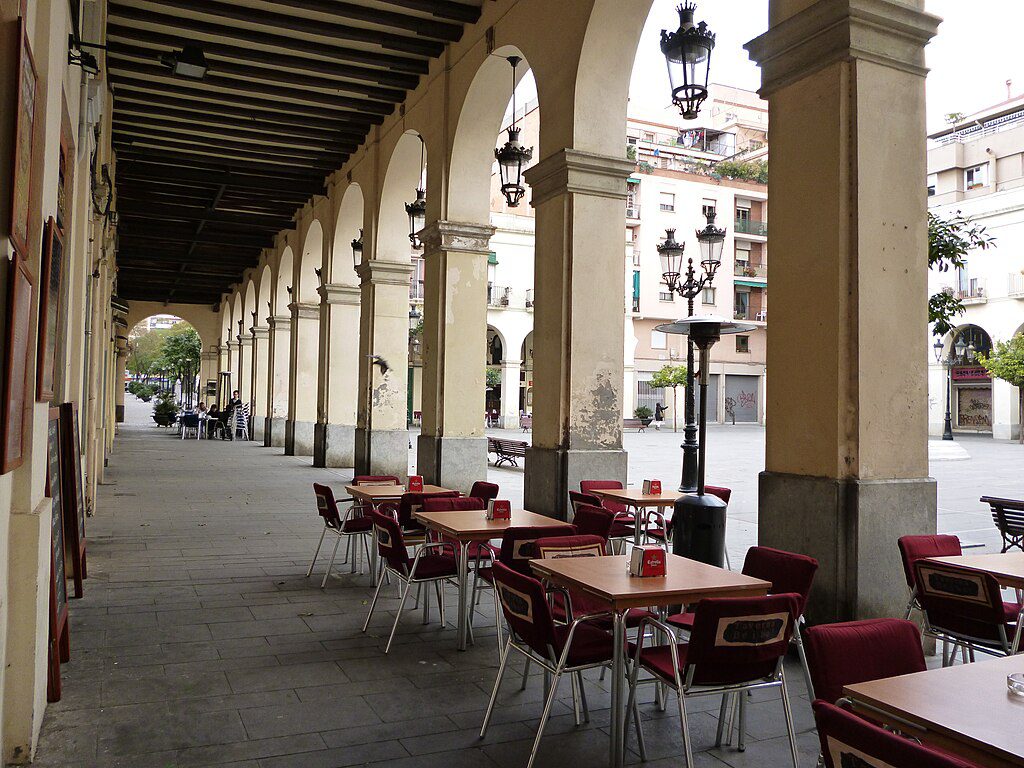 Patio_in_Sant_Andreu_ 🏙️ Melhores bairros em Barcelona para viver com estilo, conforto e autenticidade