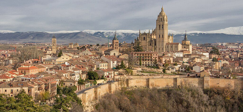 Segovia_-_02 🏙️ 15 Razões para Visitar Madrid: A Alma Vibrante da Espanha