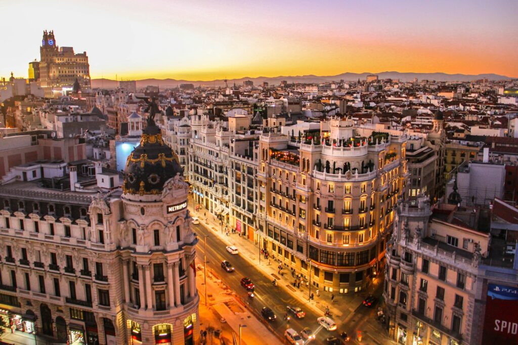 florian-wehde-WBGjg0DsO_g-unsplash-1024x683 🏙️ 15 Razões para Visitar Madrid: A Alma Vibrante da Espanha