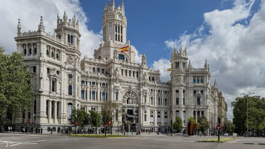 jd-photos-FzutkBUDkZY-unsplash-1024x576 🏙️ 15 Razões para Visitar Madrid: A Alma Vibrante da Espanha