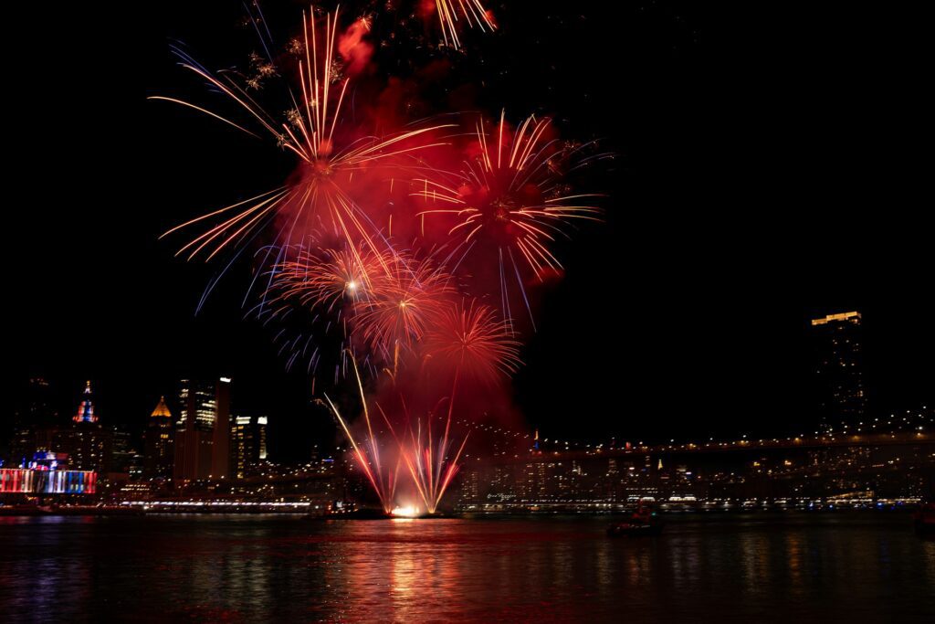 rain-wu-9TCw_Zs0JQQ-unsplash-1024x683 Feriados em Nova York em 2026