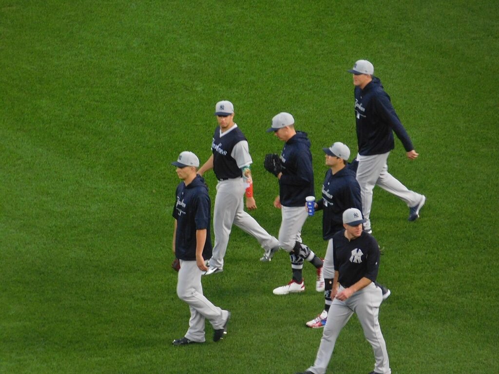 New_York_Yankees_at_Baltimore_Orioles_August_25th_2018_43737389594-1024x768 Assista a um Jogo de Beisebol dos Yankees em Nova York em 2026
