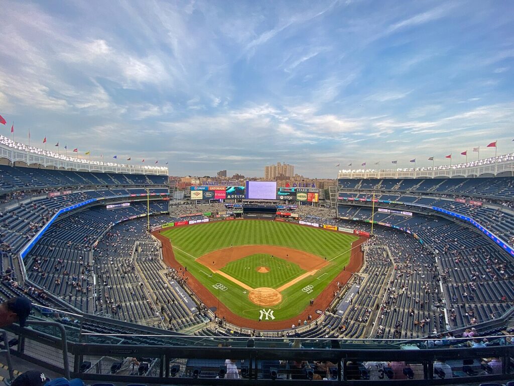YankeeStadium-9-21-22-1-1024x768 Assista a um Jogo de Beisebol dos Yankees em Nova York em 2026