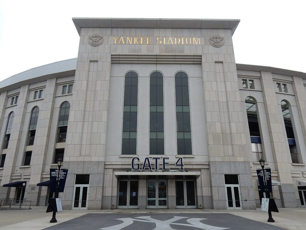 Yankee_Stadium_27353652982-1024x768 Assista a um Jogo de Beisebol dos Yankees em Nova York em 2026