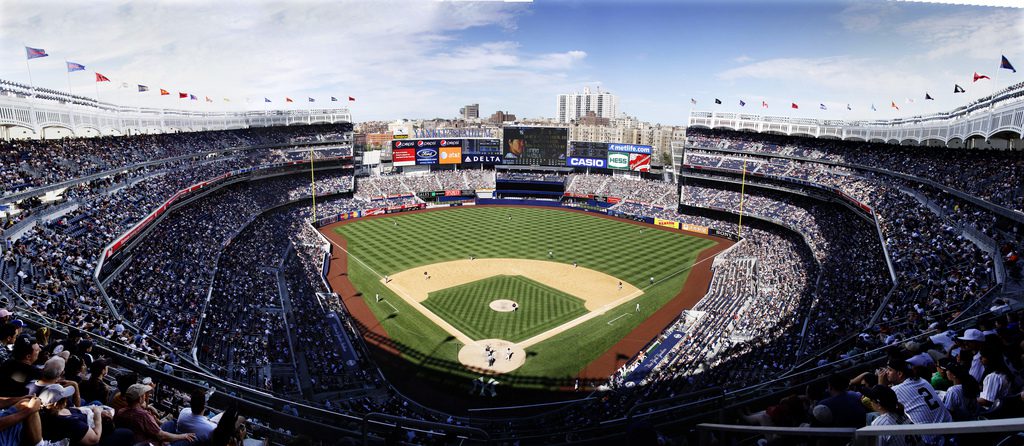 Yankee_Stadium_Grandstand_Level_View Assista a um Jogo de Beisebol dos Yankees em Nova York em 2026