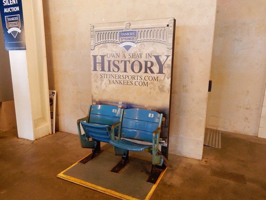 Yankee_Stadium_Tours_27454125665-1024x768 Assista a um Jogo de Beisebol dos Yankees em Nova York em 2026